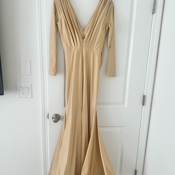 Elegant long sleeve champagne satin dress size 6M - Picture 3 of 6